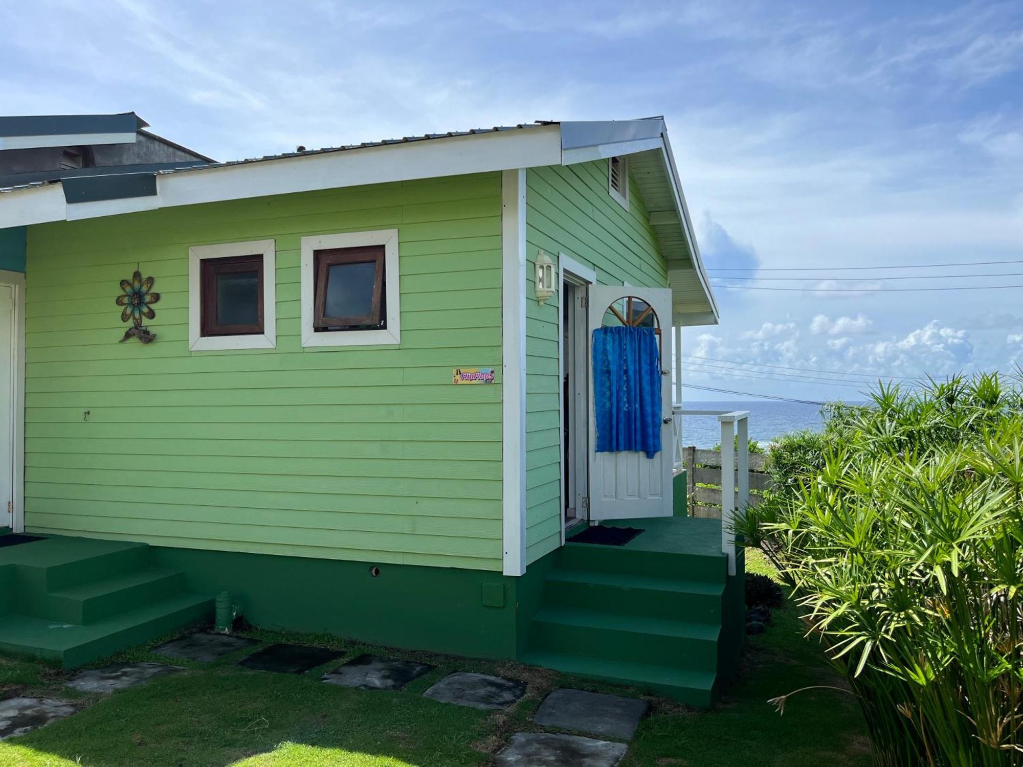 Waves Villa Guesthouse Kingstown Exterior foto