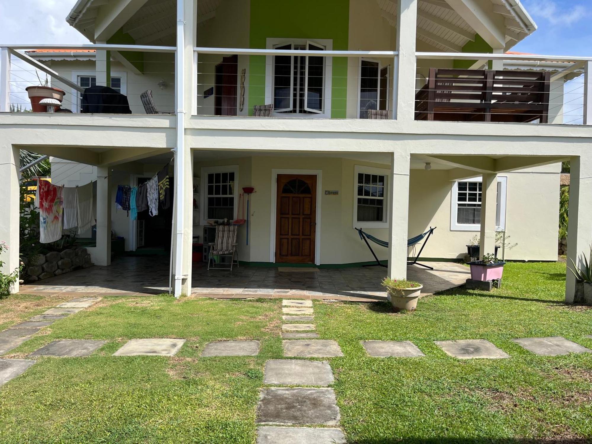 Waves Villa Guesthouse Kingstown Exterior foto